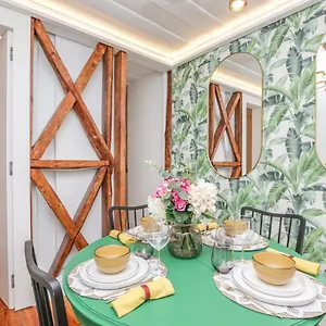 Apartment Golden Cage Chiado - Charm Historic And Cozy, Lisbon