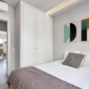 Apartment Central With Balcony, Lisbon